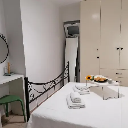 Petite Sofos